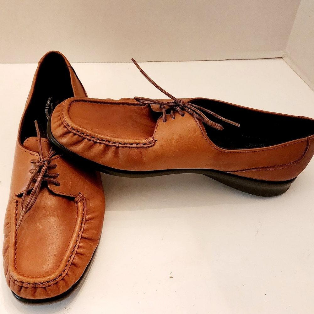 SAS women's lace up Loafer Moccasins tan